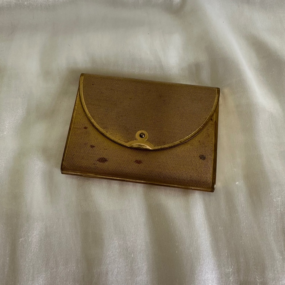 Vintage Powder Compact Womens Small Gold Fair Engine Turned Mirror Envelope J